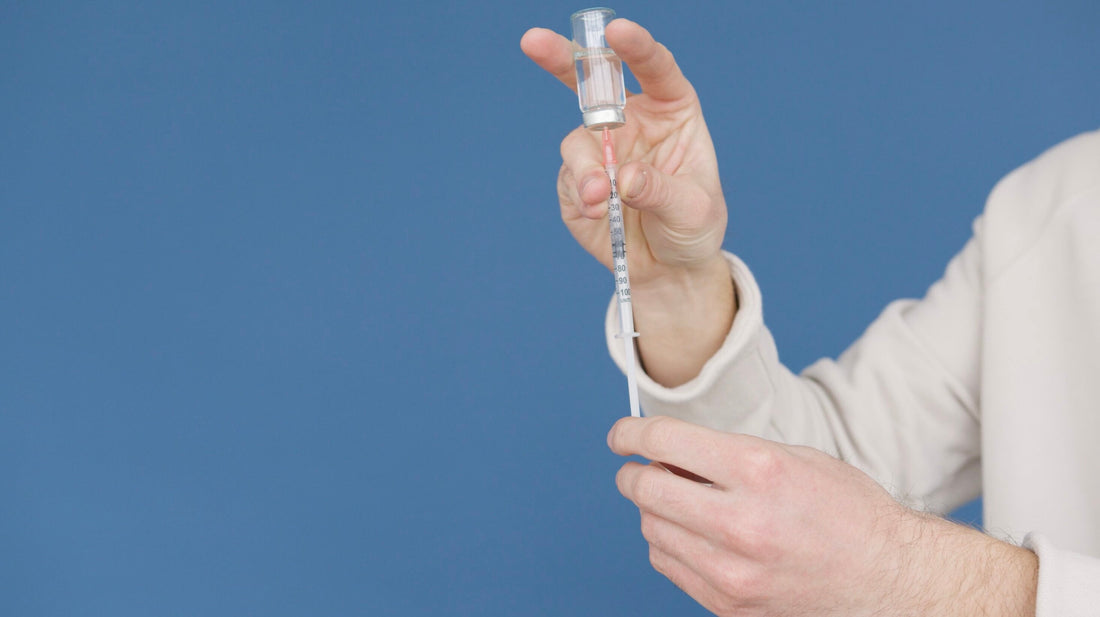 Retatrutide, een synthetisch triple-receptor-agonist peptide onderzocht binnen metabole wetenschap